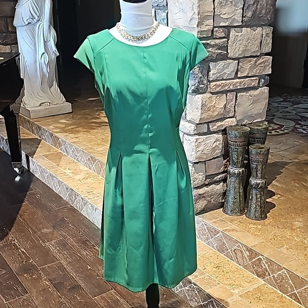 Emerald green fit n flare dress by Dressbarn size 14 - Picture 3 of 12